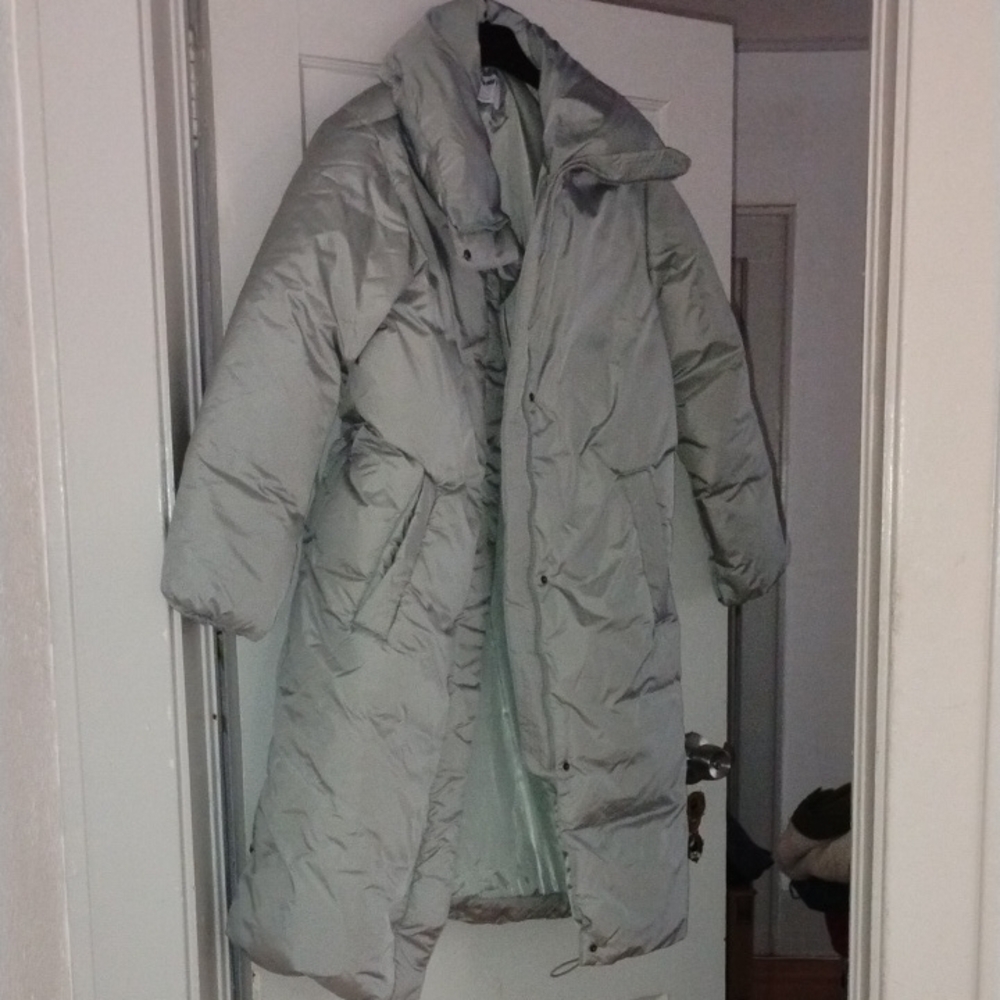 Old Navy Women's Light Gray Puffer Jacket